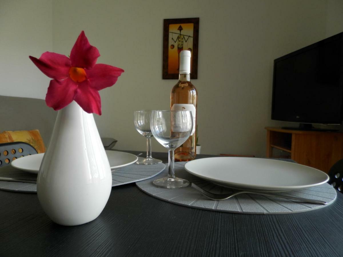 Appartement Les Pins . 2 P Calme Et Terrasse *